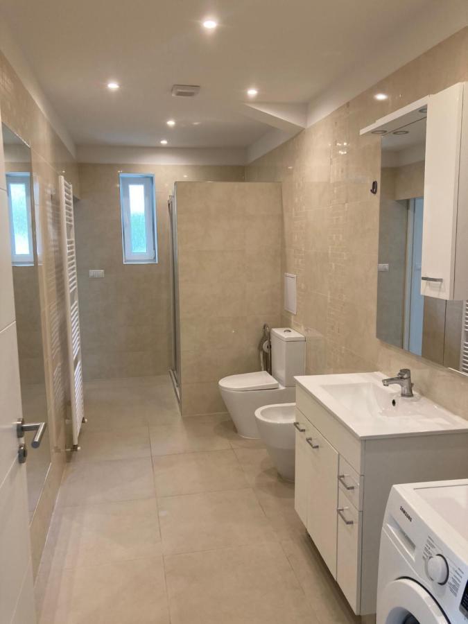 Apartman Duna Piest'any Exteriör bild